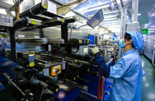 超威集團 二十年磨一劍，以新材料研發(fā)引領全球儲能新時代