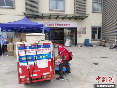 廣州快遞員與外賣騎手 穿梭管控區的志愿者服務隊，守護城市生活脈動